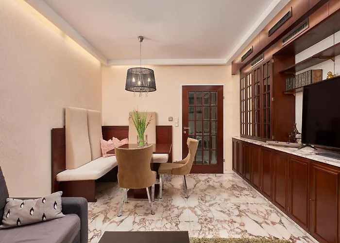 Daire Prestige Luxury W Free Parking In Innere Stadt *